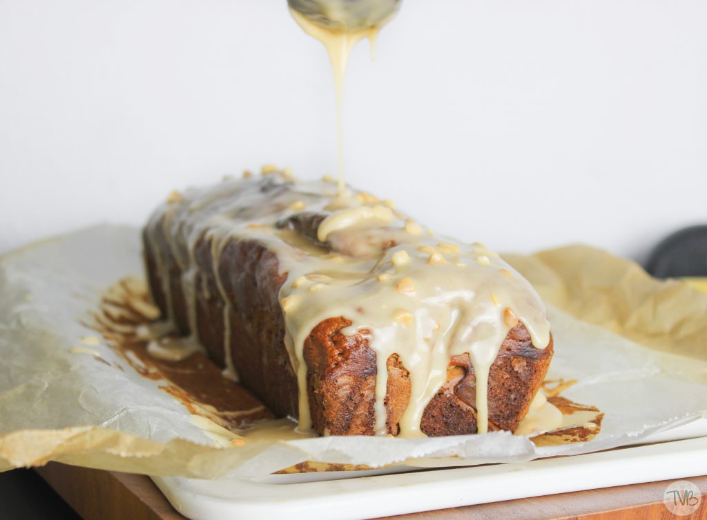 Bananenbrot vegan mit Erdnussbutterglasur