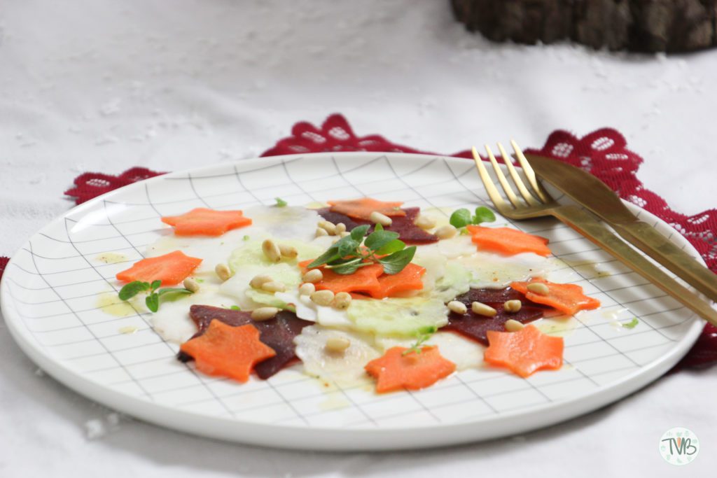 Gemüse Carpaccio vegan, vegetarisch, ohne Fleisch, Karotten, Gurken, Rote Rüben, Rote Beete, Pinienkerne