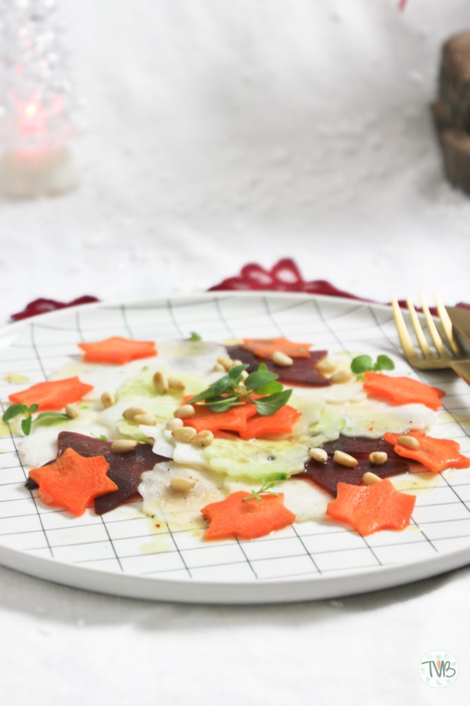 Gemüse Carpaccio vegan, vegetarisch, ohne Fleisch, Karotten, Gurken, Rote Rüben, Rote Beete, Pinienkerne