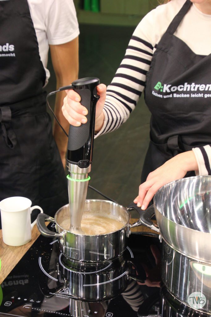EP Austria veganer Keksback Workshop Apfel pürrieren