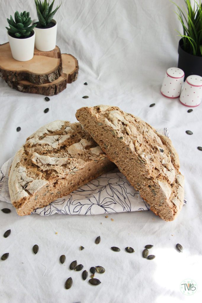 Sauerteigbrot, Roggen, Dinkel, Kürbiskerne, vegan