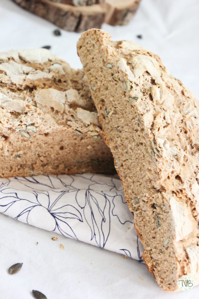 Sauerteigbrot, Roggen, Dinkel, Kürbiskerne, vegan