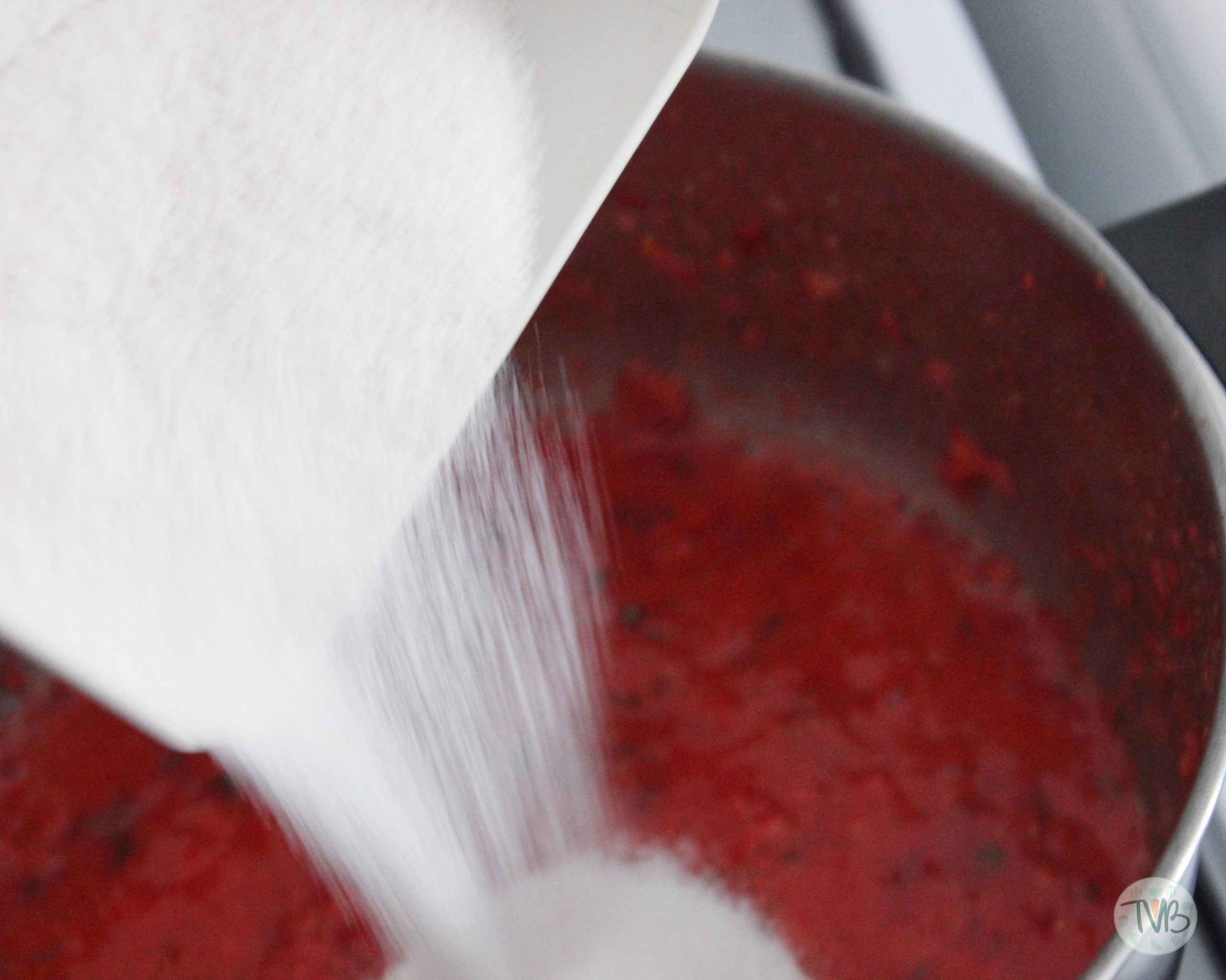 Erdbeer-Basilikum Marmelade #kreativeinkochen - Tschaakii's Veggie Blog Erdbeer-Basilikum Marmelade #kreativeinkochen - Tschaakii's Veggie Blog