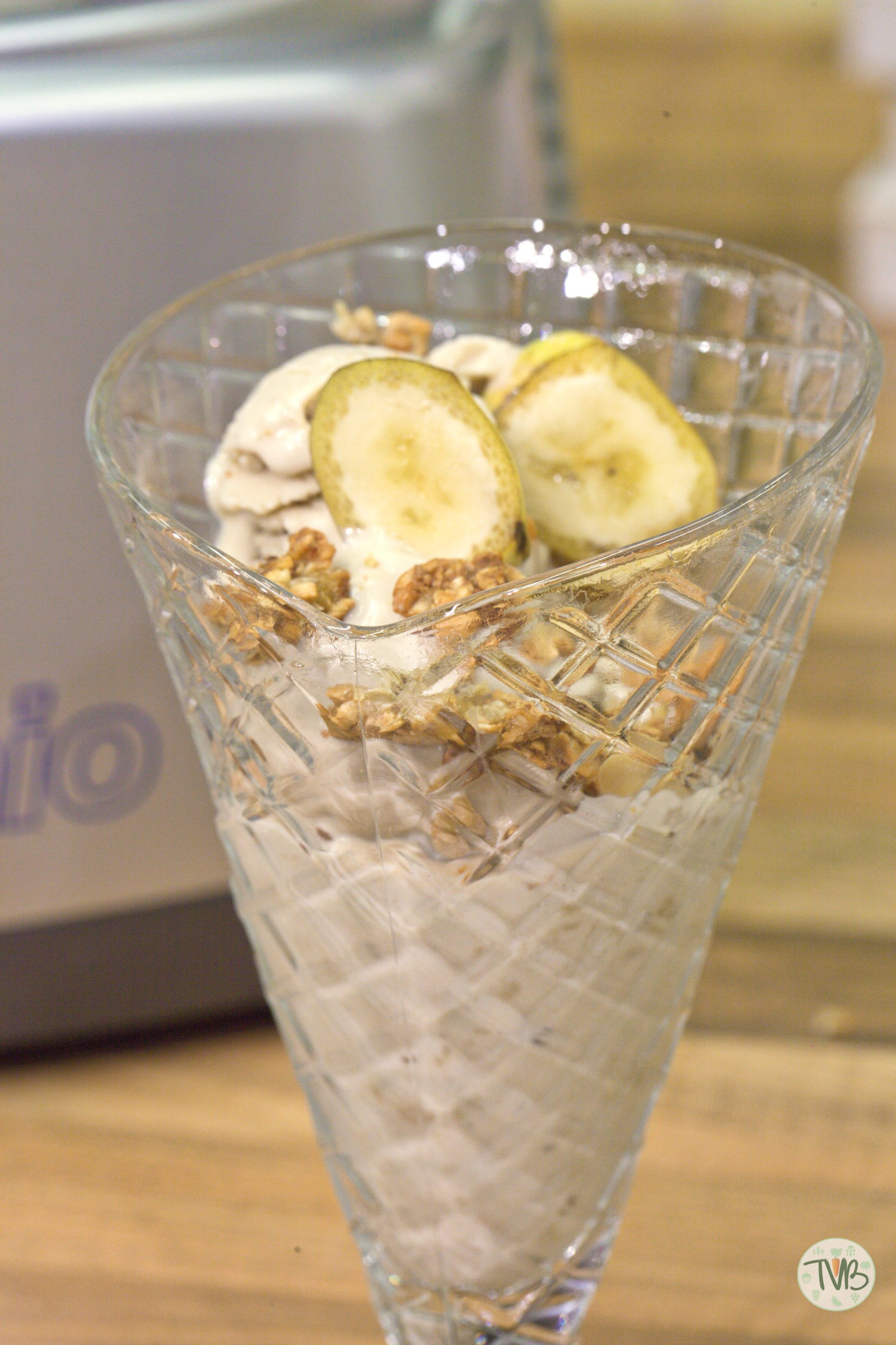 Veganes Bananen-Erdnuss Eis mit Granola - Tschaakii&amp;#39;s Veggie Blog