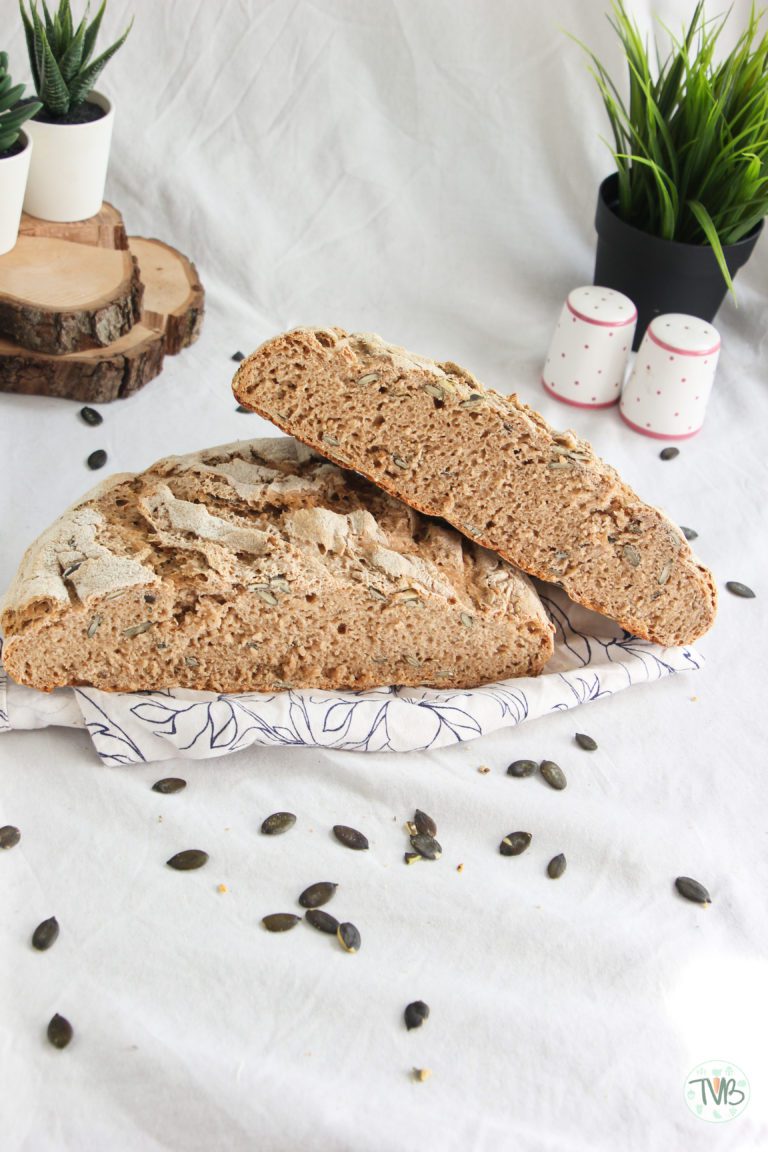 Kürbiskern-Roggen-Dinkel Sauerteig Brot #vegan - Tschaakii&amp;#39;s Veggie Blog