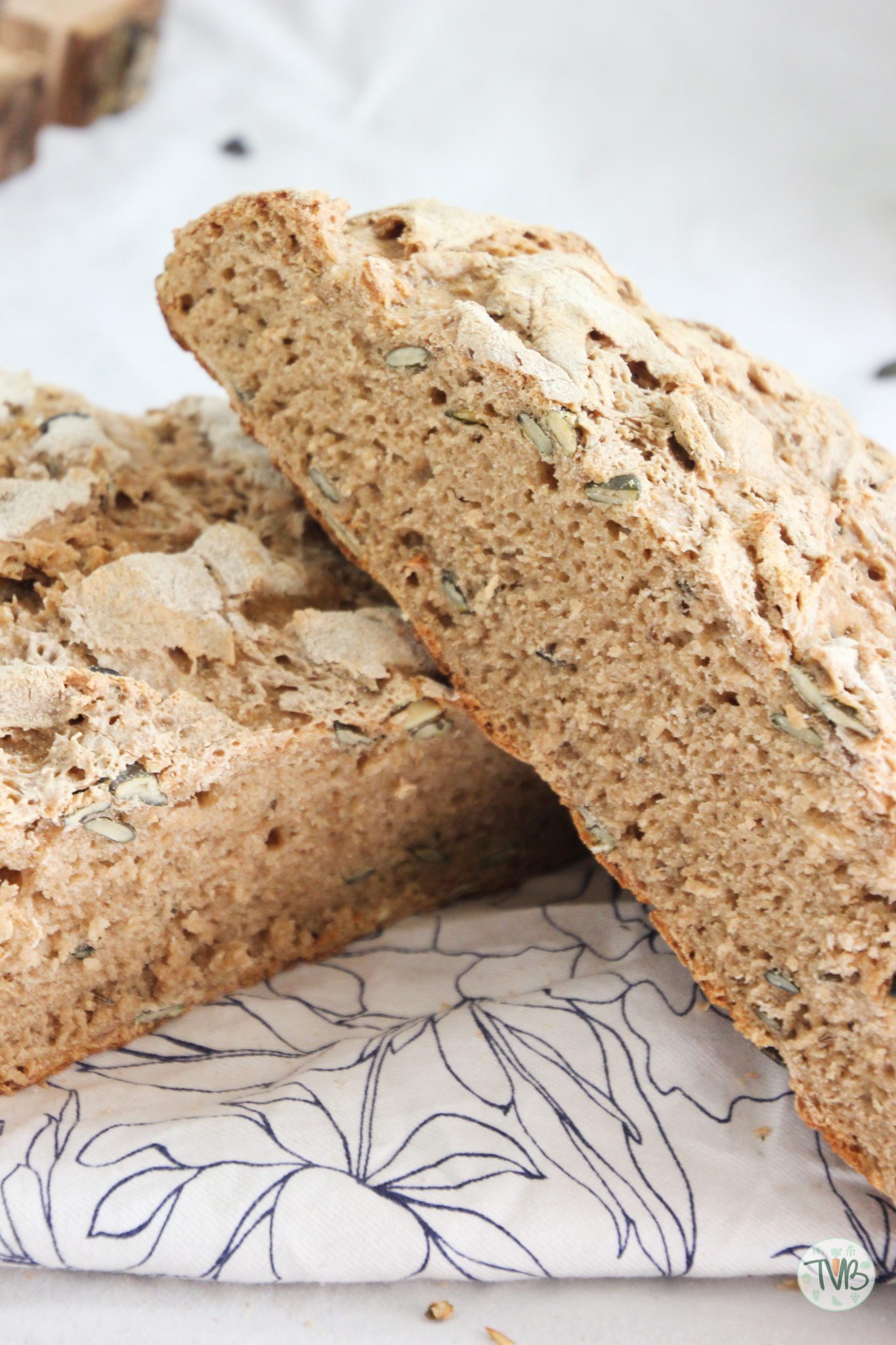 Kürbiskern-Roggen-Dinkel Sauerteig Brot #vegan - Tschaakii&amp;#39;s Veggie Blog